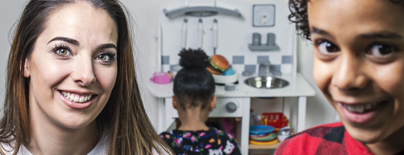 Student Pedagogisch Educatief Professional met twee jonge kinderen