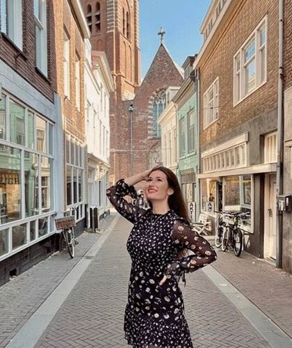 Simona in an shopping street in Vlissingen