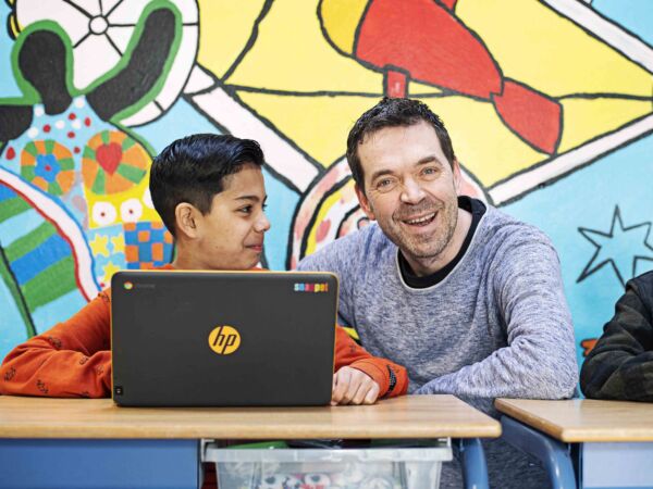 Leraar Basisonderwijs deeltijd student met een leerling