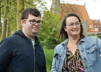 Sociaal Werk student met jongen