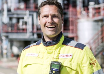 Technische Bedrijfskunde student op zijn werkplek