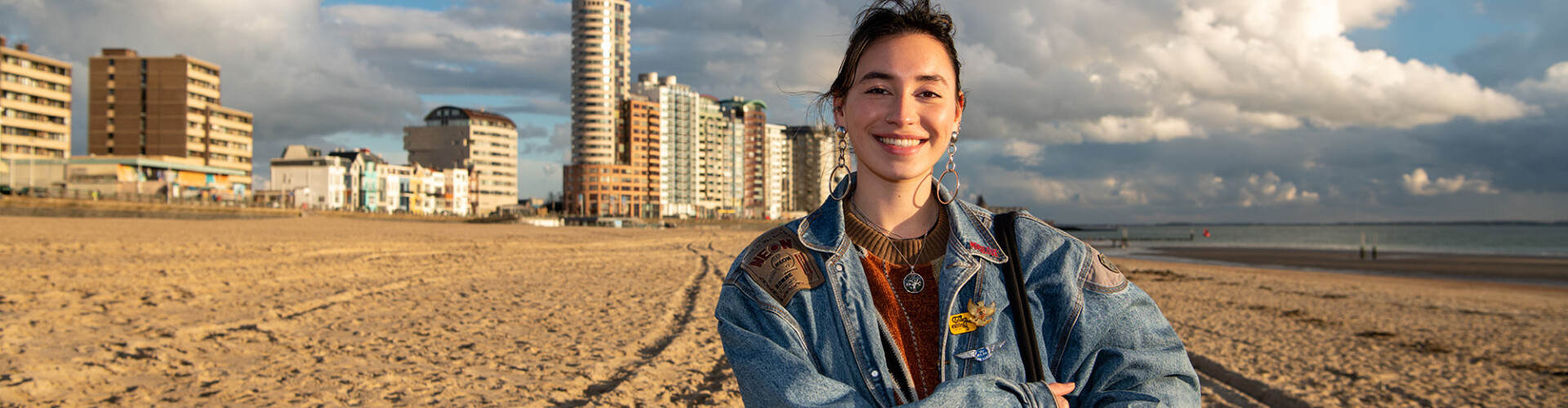 Portret van HZ student op de Boulevard in Vlissingen