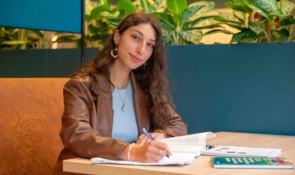 Student werkt in de Community Hub in HZ Vlissingen