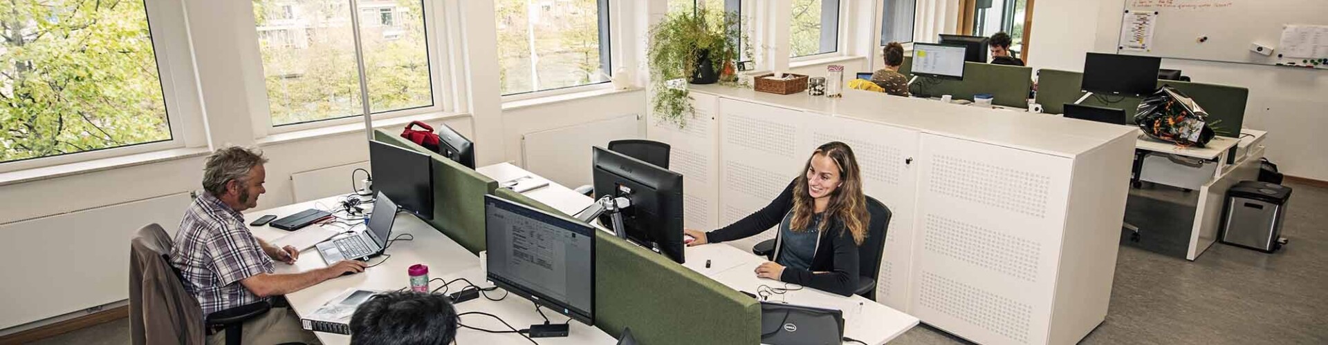 HZ medewerkers die samenwerken in kantoor van locatie Groene Woud