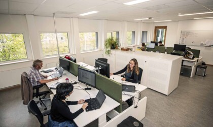 HZ medewerkers die samenwerken in kantoor van locatie Groene Woud