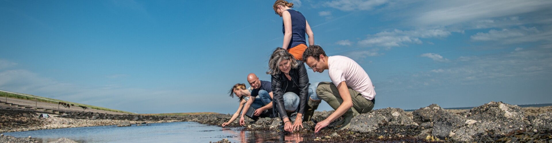 Onderzoekers aan het werk water