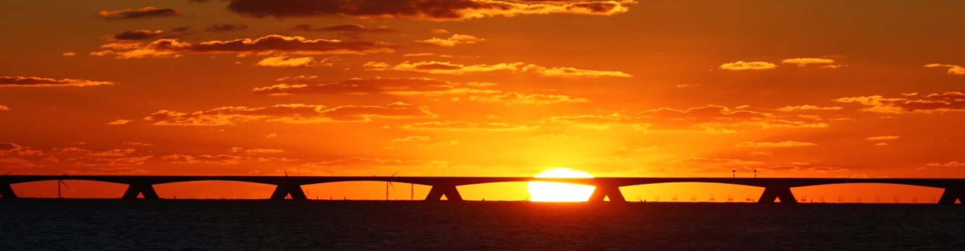 Zonsondergang bij de Zeelandbrug