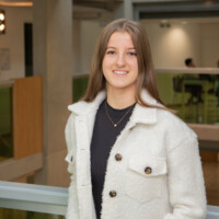 Portret van Manon, student Global Project and Change Management in de HZ Groene Woud