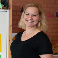 HZ-student Sascha poseert op haar werkplek