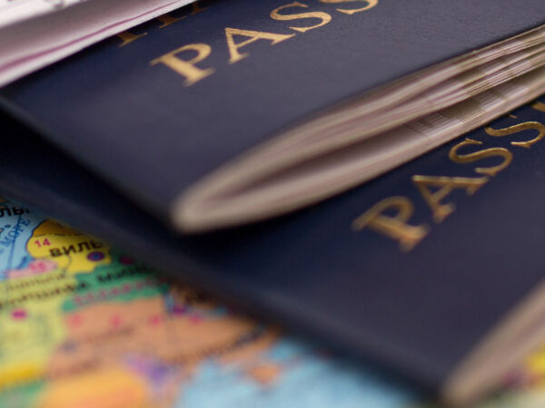 Paspoort en wereldkaart