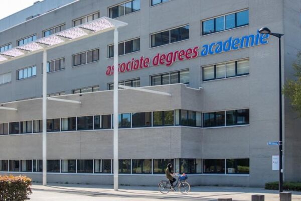 Buitenkant Associate degrees Academie in Roosendaal