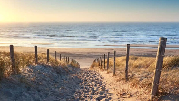 Duinpad naar het strand Zeeland