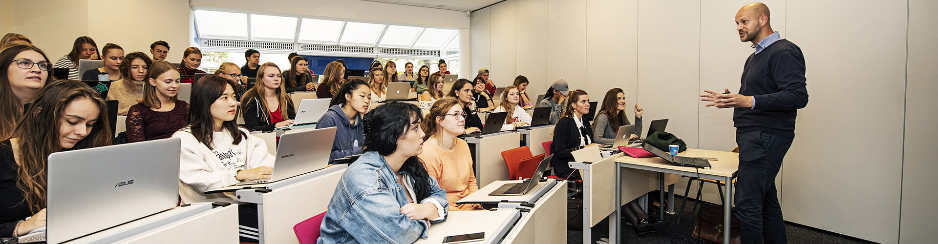 A filled classroom during a lecture at HZ University of Applied Sciences in The Netherlands